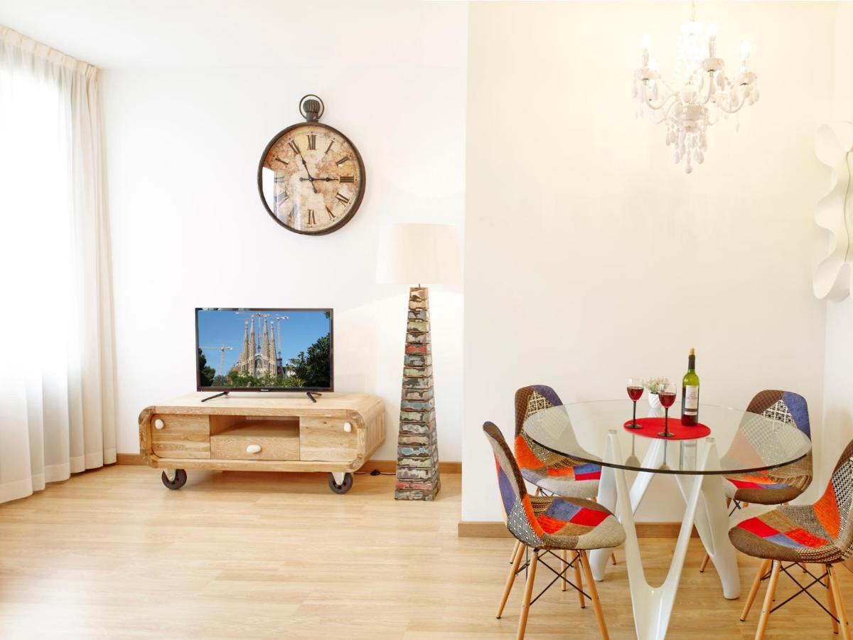 Apart-Suites Hostemplo Барселона Екстериор снимка